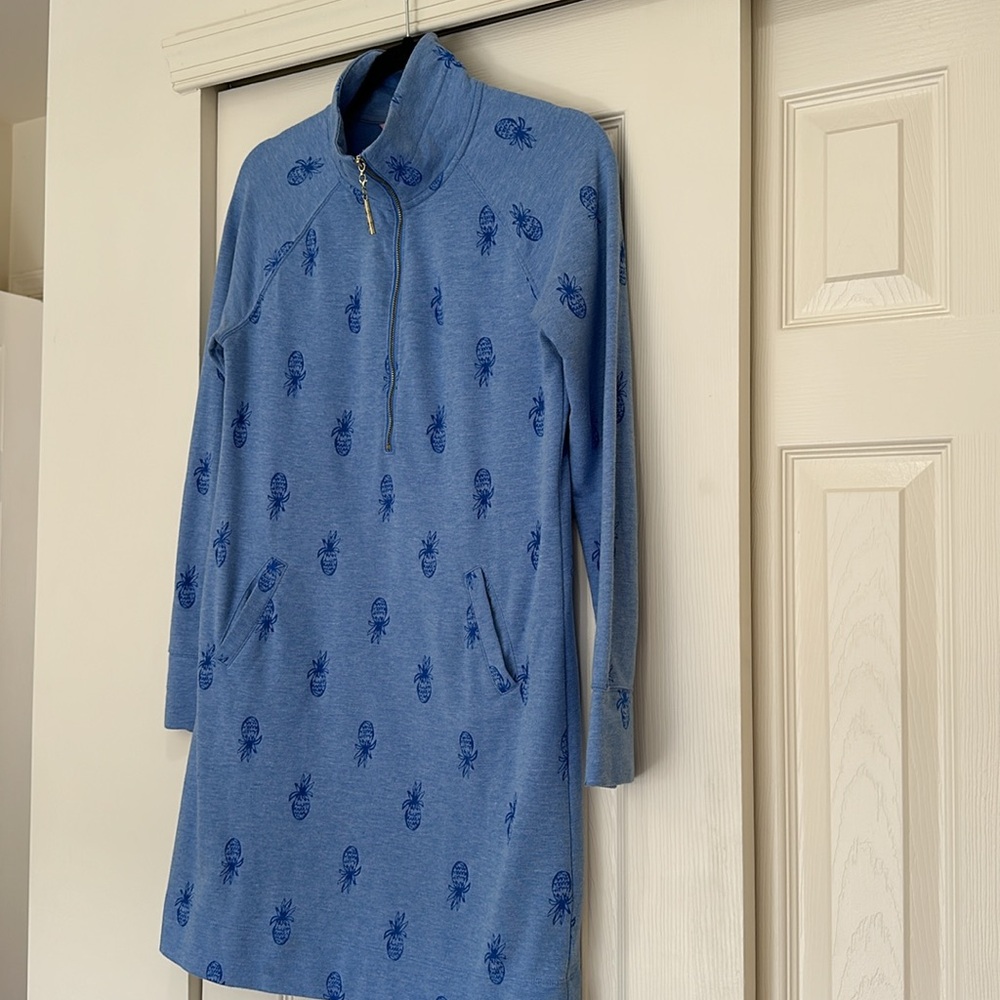 Lilly Pulitzer- Size Small- Popover Dress- Bennet
Blue Pineapple Burnout - Picture 12 of 14